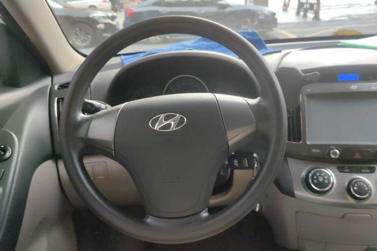 Used Hyundai Celesta 2011 1.6L Automatic Comfort Edition Steering Wheel