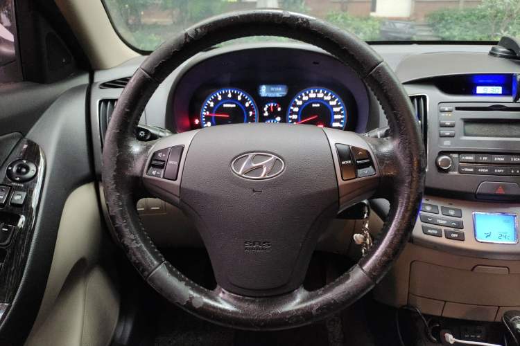 Used Hyundai Celesta 2011 1.6L Automatic Luxury Version Steering Wheel