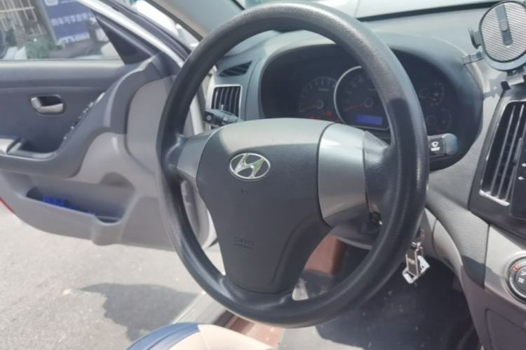 Used Hyundai Celesta 2011 1.6L Automatic Comfort Edition Steering Wheel