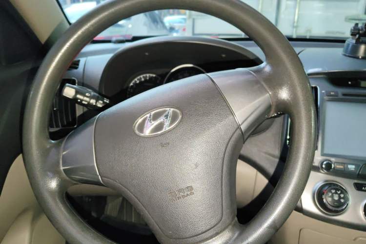 Used Hyundai Celesta 2011 1.6L Automatic Comfort Edition Steering Wheel