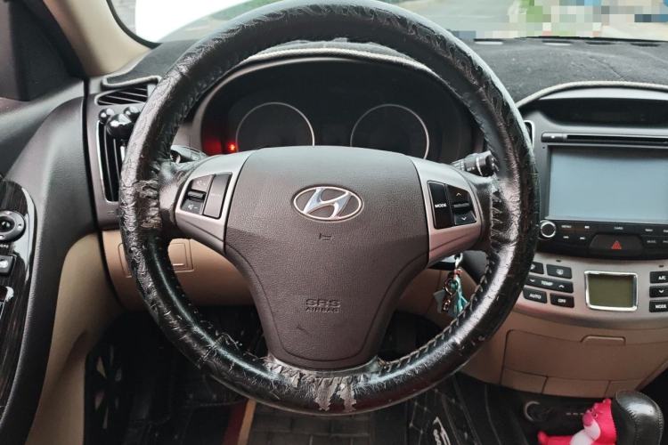 Used Hyundai Celesta 2011 1.6L Automatic Luxury Version Steering Wheel