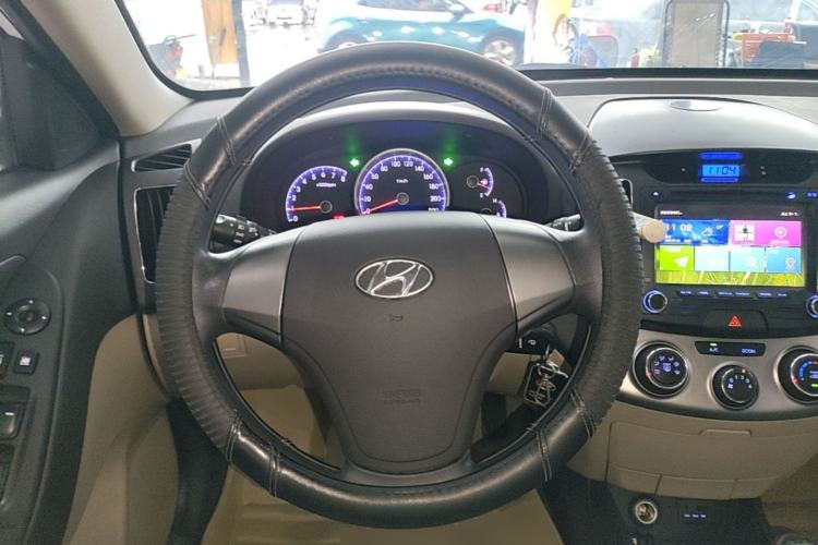 Used Hyundai Celesta 2011 1.6L Manual Luxury Model Steering Wheel