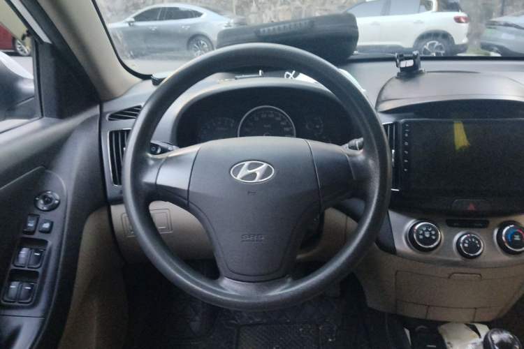 Used Hyundai Celesta 2011 1.6L Manual Luxury Model Steering Wheel