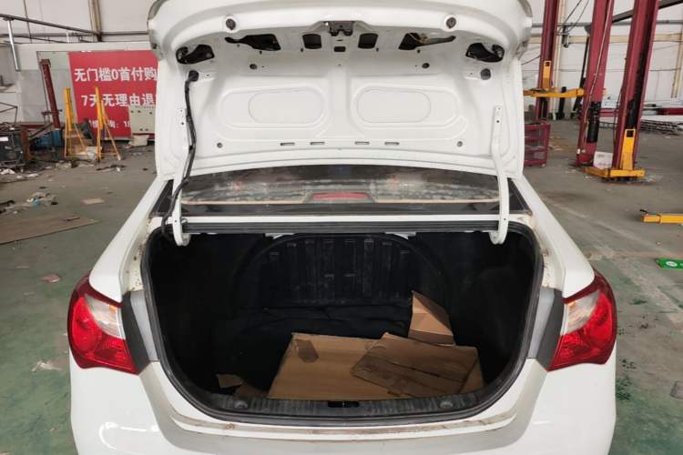 Used Hyundai Celesta 2011 1.6L Manual Comfort Edition Trunk