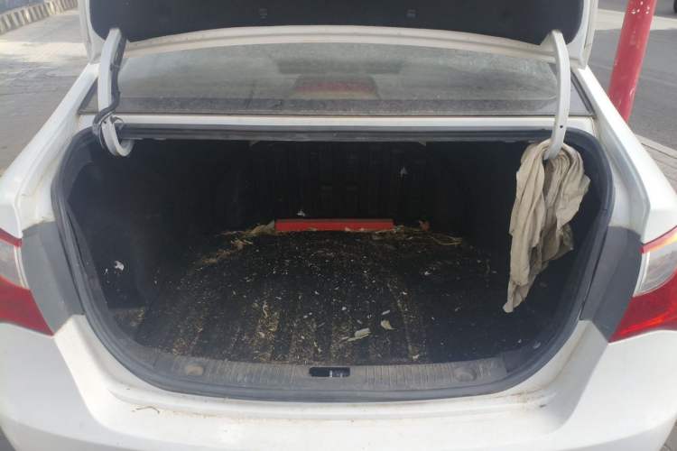 Used Hyundai Celesta 2011 1.6L Manual Comfort Edition Trunk