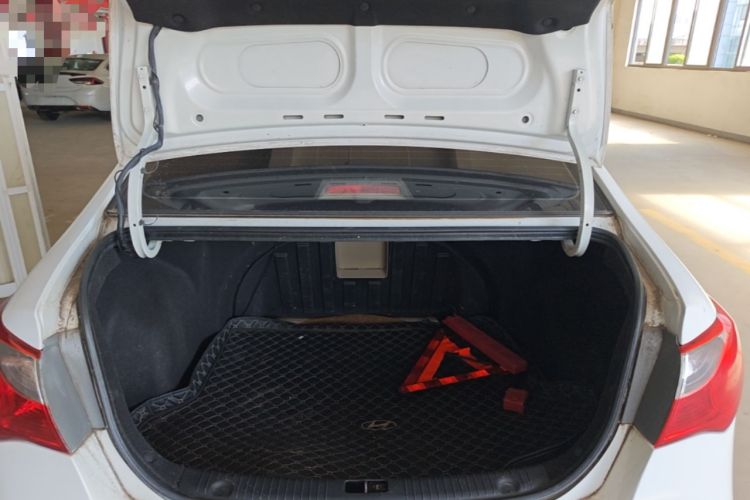 Used Hyundai Celesta 2011 1.6L Automatic Luxury Version Trunk
