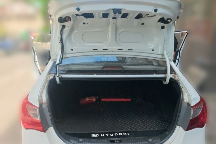 Used Hyundai Celesta 2011 1.6L Manual Comfort Edition Trunk