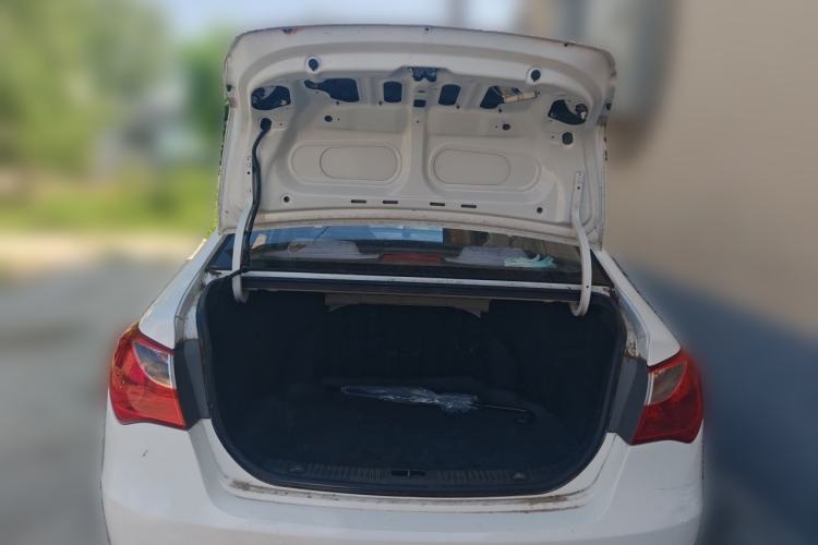 Used Hyundai Celesta 2011 1.6L Manual Comfort Edition Trunk