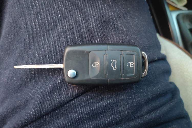 Used Hyundai Celesta 2011 1.6L Manual Comfort Edition Vehicle Key