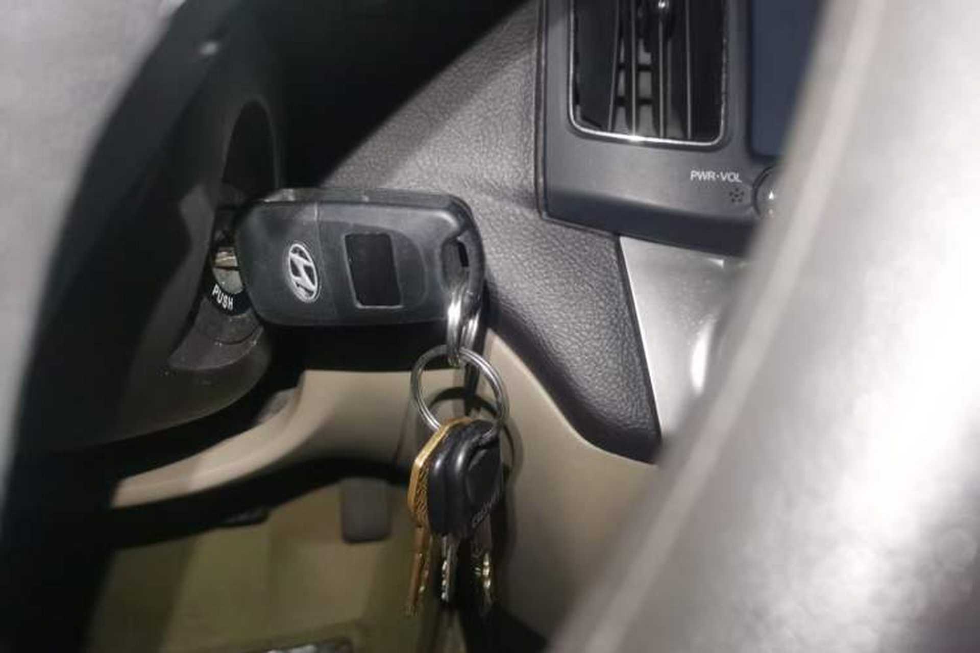 Used Hyundai Celesta 2011 1.6L Manual Comfort Edition Vehicle Key