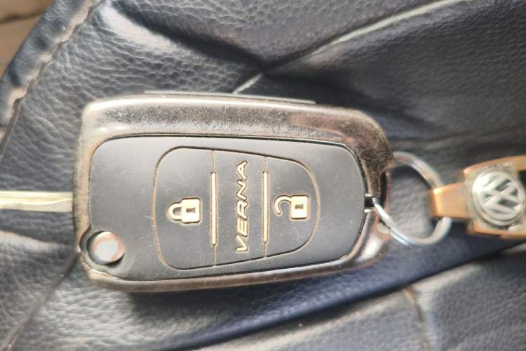 Used Hyundai Celesta 2011 1.6L Manual Comfort Edition Vehicle Key