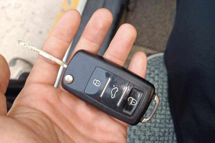 Used Hyundai Celesta 2011 1.6L Manual Comfort Edition Vehicle Key