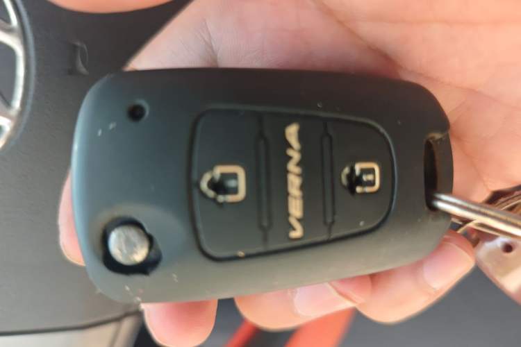 Used Hyundai Celesta 2011 1.6L Manual Comfort Edition Vehicle Key