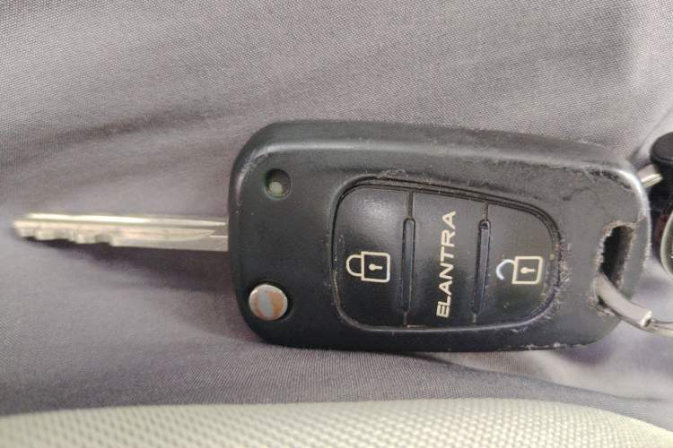 Used Hyundai Celesta 2011 1.6L Manual Comfort Edition Vehicle Key