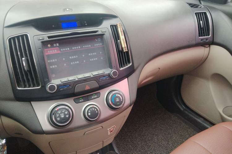 Used Hyundai Celesta 2011 1.6L Automatic Comfort Edition Audio And AC Panel