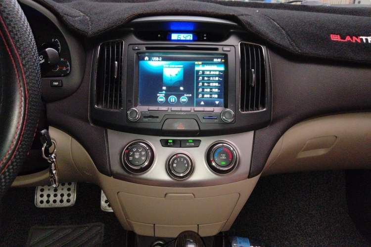 Used Hyundai Celesta 2011 1.6L Automatic Comfort Edition Audio And AC Panel