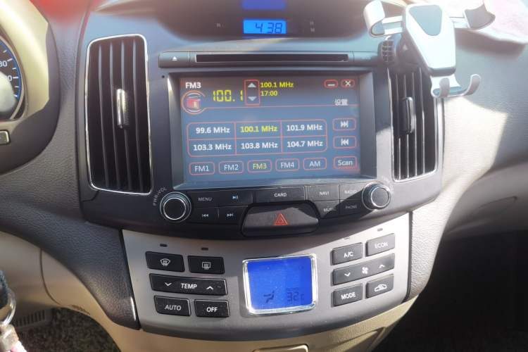 Used Hyundai Celesta 2011 1.6L Automatic Luxury Version Audio And AC Panel