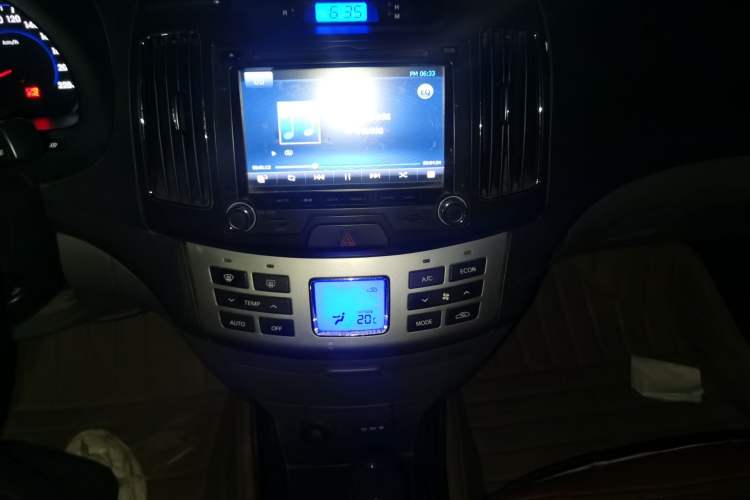 Used Hyundai Celesta 2011 1.6L Automatic Luxury Version Audio And AC Panel