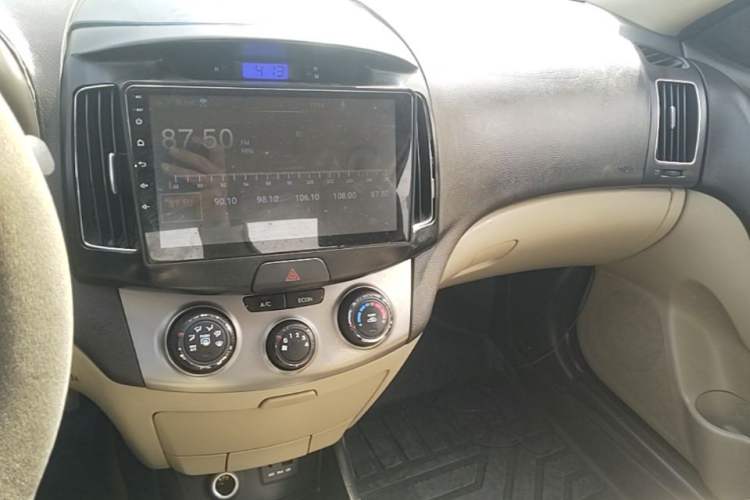 Used Hyundai Celesta 2011 1.6L Manual Comfort Edition Audio And AC Panel