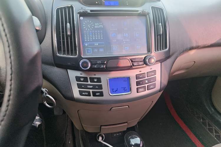 Used Hyundai Celesta 2011 1.6L Automatic Luxury Version Audio And AC Panel