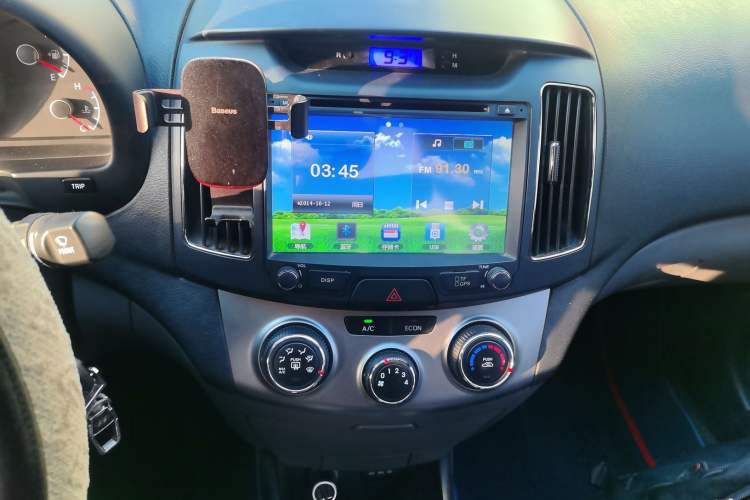 Used Hyundai Celesta 2011 1.6L Manual Luxury Model Audio And AC Panel