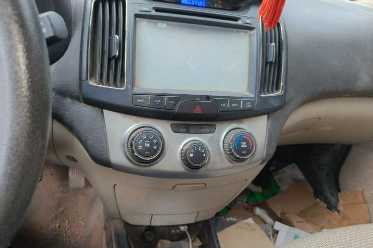 Used Hyundai Celesta 2011 1.6L Manual Comfort Edition Audio And AC Panel