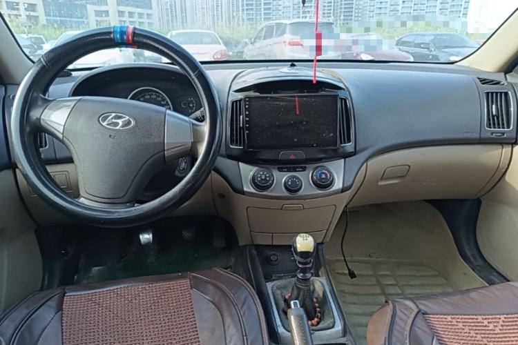 Used Hyundai Celesta 2011 1.6L Manual Comfort Edition Center Console