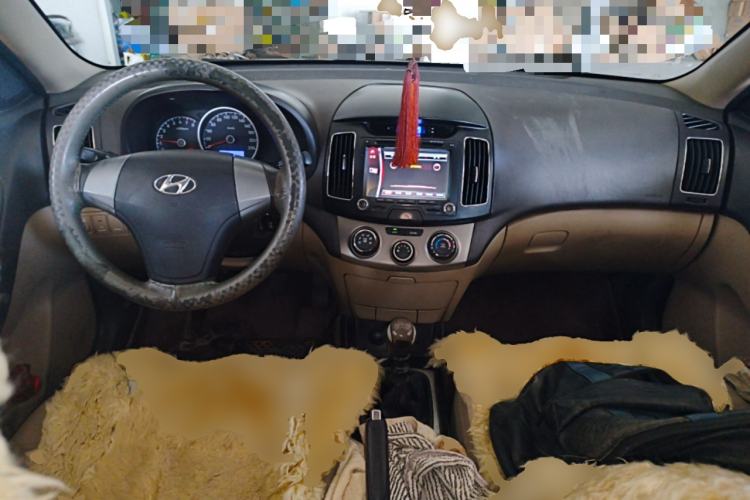 Used Hyundai Celesta 2011 1.6L Manual Comfort Edition Center Console