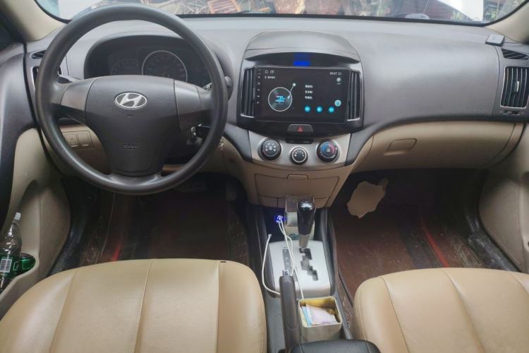 Used Hyundai Celesta 2011 1.6L Automatic Comfort Edition Center Console