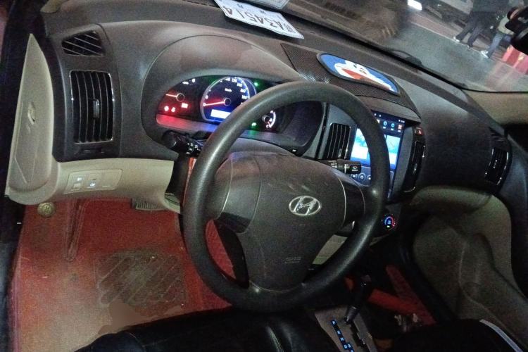 Used Hyundai Celesta 2011 1.6L Automatic Comfort Edition Center Console