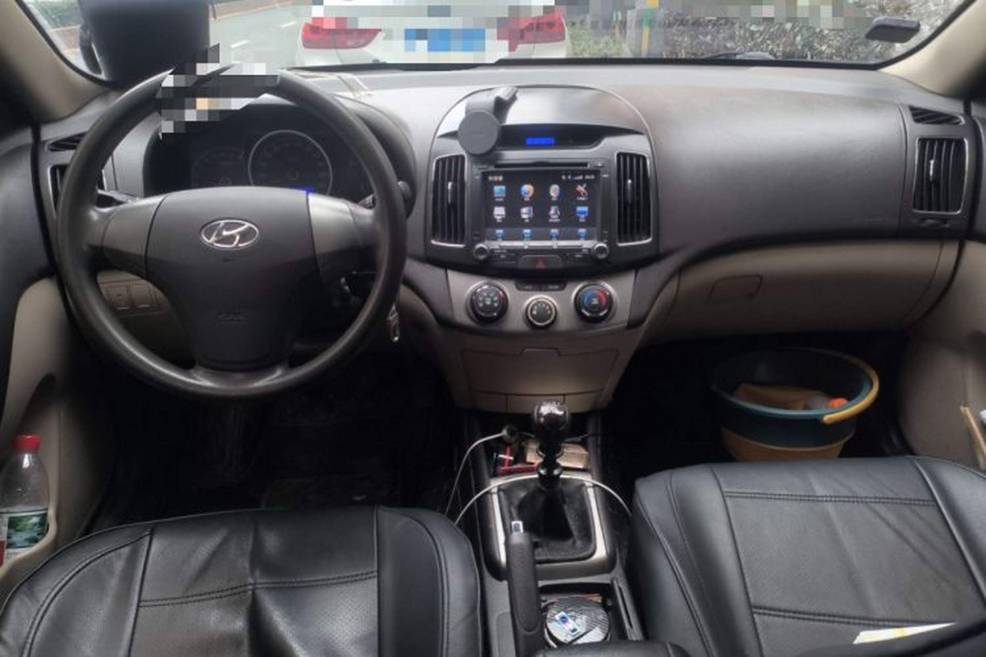 Used Hyundai Celesta 2011 1.6L Manual Luxury Model Center Console