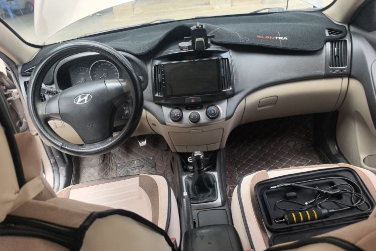 Used Hyundai Celesta 2011 1.6L Manual Comfort Edition Center Console