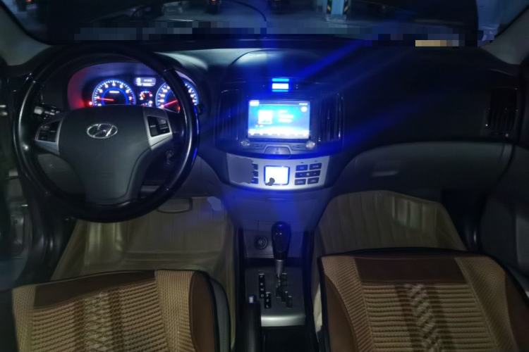 Used Hyundai Celesta 2011 1.6L Automatic Luxury Version Center Console