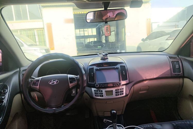 Used Hyundai Celesta 2011 1.6L Automatic Luxury Version Center Console