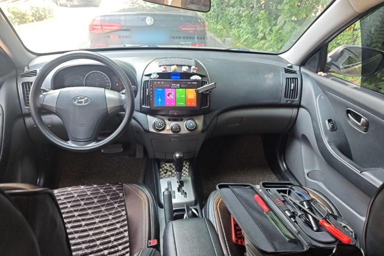 Used Hyundai Celesta 2011 1.6L Automatic Comfort Edition Center Console