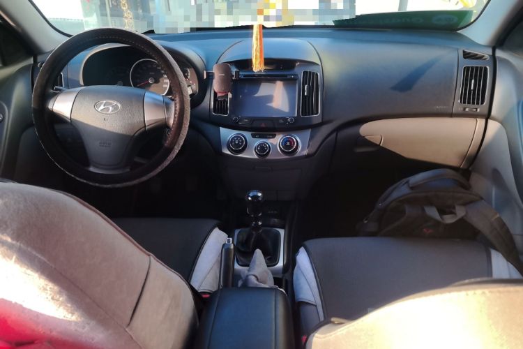 Used Hyundai Celesta 2011 1.6L Manual Luxury Model Center Console