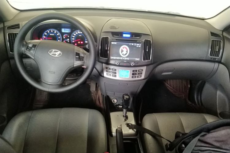 Used Hyundai Celesta 2011 1.6L Automatic Luxury Version Center Console