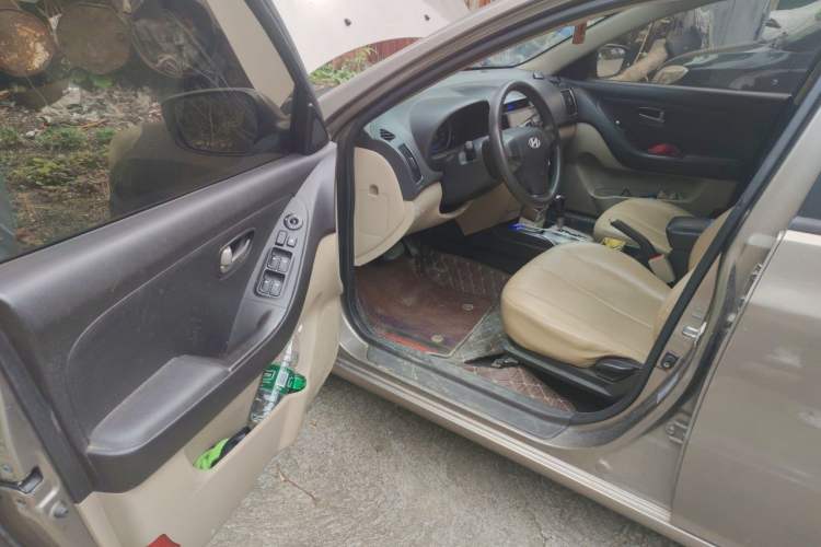 Used Hyundai Celesta 2011 1.6L Automatic Comfort Edition Driver Seat