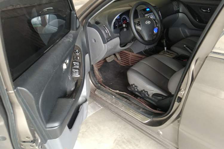 Used Hyundai Celesta 2011 1.6L Automatic Luxury Version Driver Seat