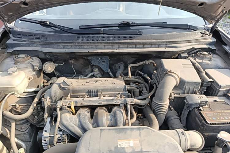 Used Hyundai Celesta 2011 1.6L Manual Comfort Edition Engine Bay
