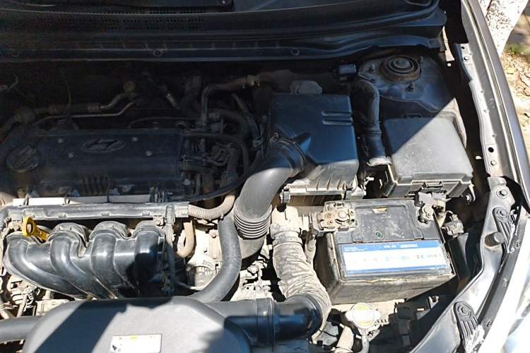 Used Hyundai Celesta 2011 1.6L Manual Luxury Model Engine Bay Left