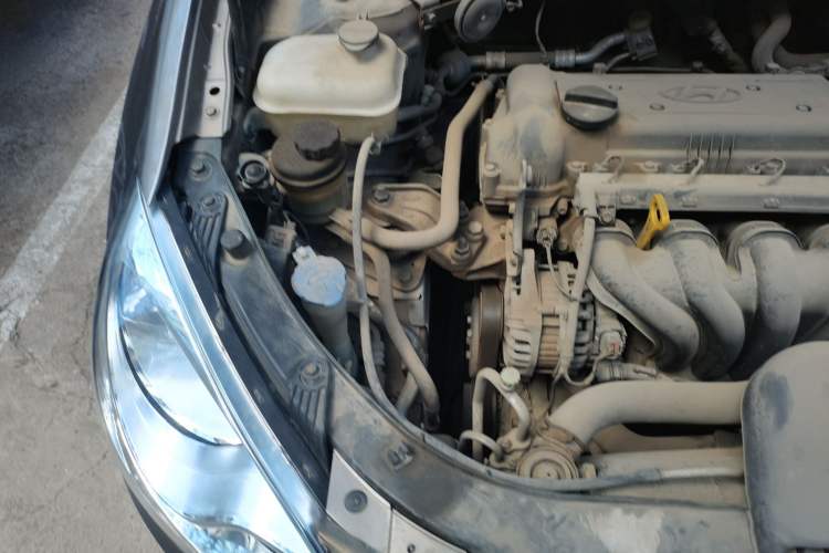 Used Hyundai Celesta 2011 1.6L Automatic Comfort Edition Engine Bay Right