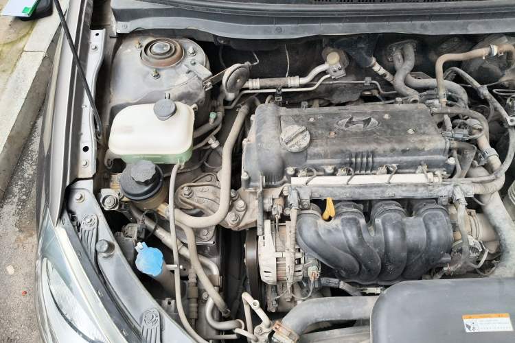 Used Hyundai Celesta 2011 1.6L Automatic Luxury Version Engine Bay Right
