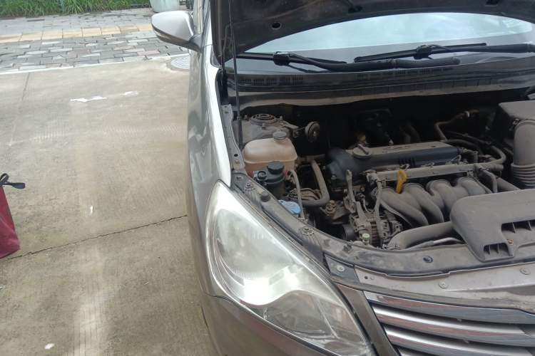 Used Hyundai Celesta 2011 1.6L Manual Luxury Model Engine Bay Right
