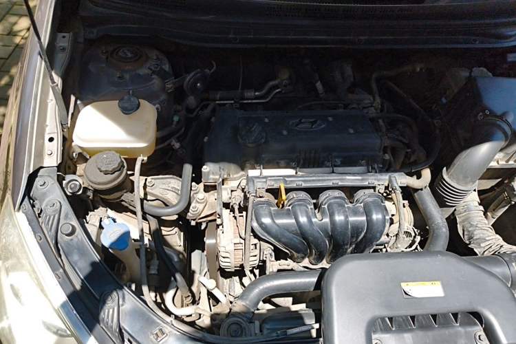 Used Hyundai Celesta 2011 1.6L Manual Luxury Model Engine Bay Right
