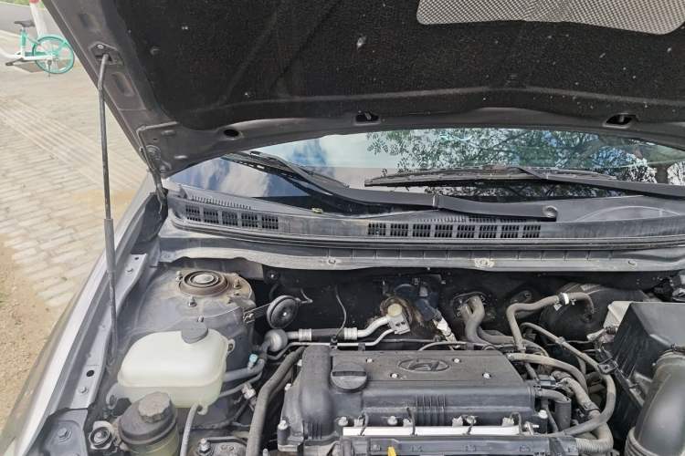 Used Hyundai Celesta 2011 1.6L Manual Comfort Edition Engine Bay Right