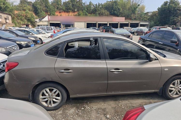 Used Hyundai Celesta 2011 1.6L Manual Comfort Edition Exterior 2
