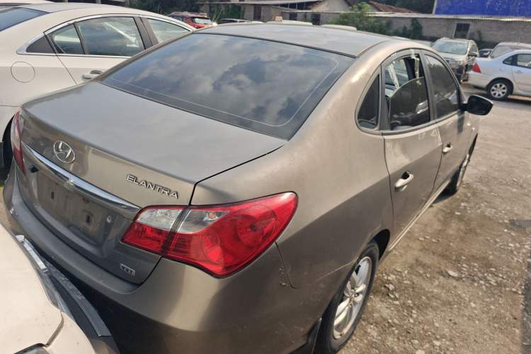 Used Hyundai Celesta 2011 1.6L Manual Comfort Edition Exterior 3