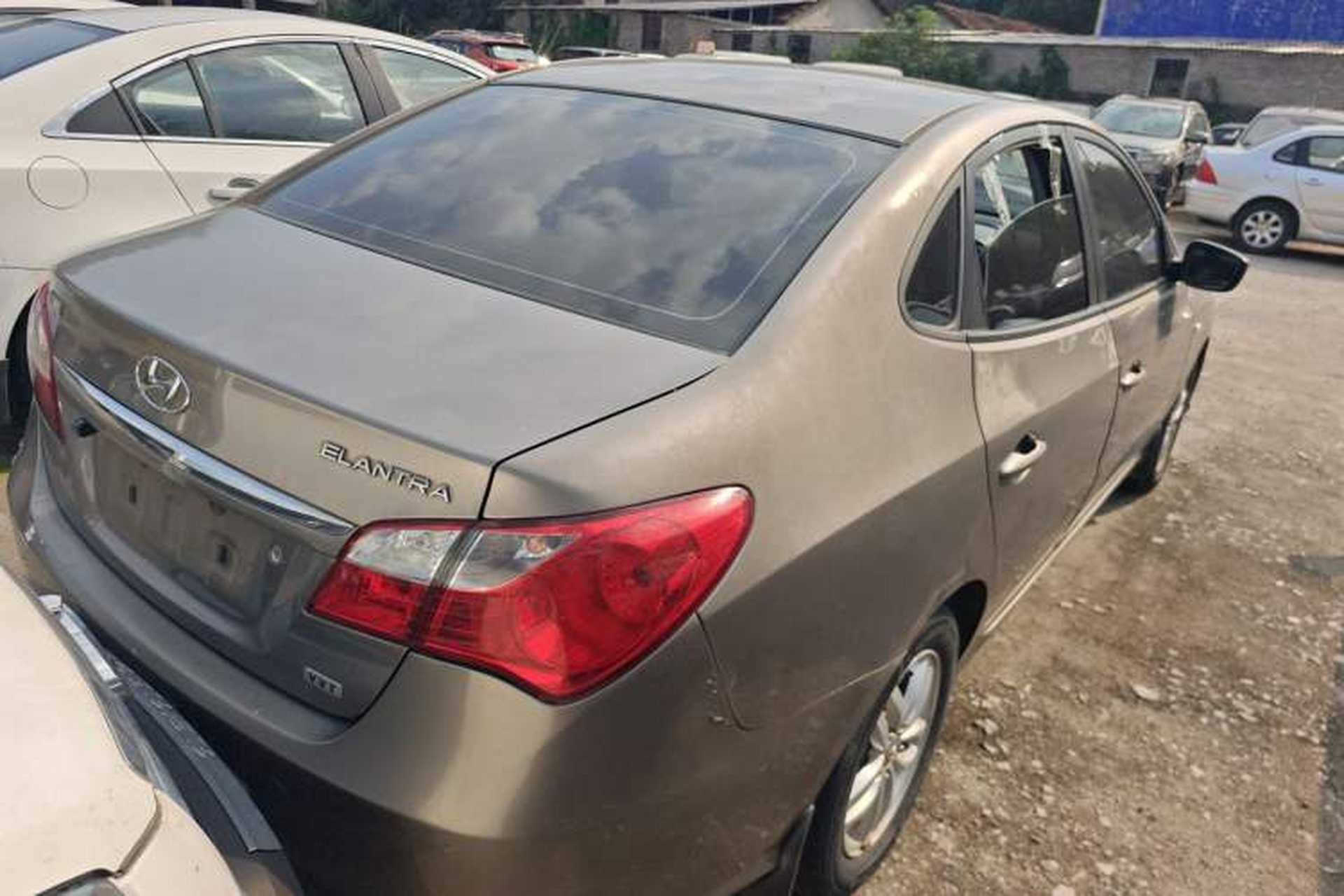 Used Hyundai Celesta 2011 1.6L Manual Comfort Edition Exterior 3