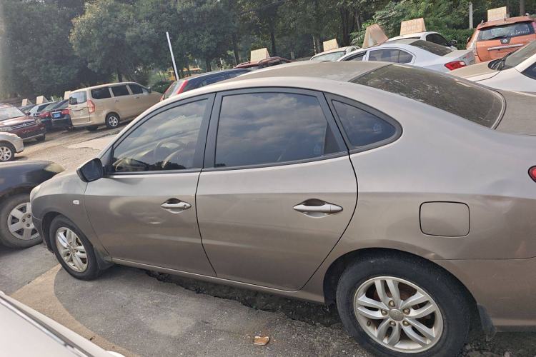 Used Hyundai Celesta 2011 1.6L Manual Comfort Edition Exterior 5